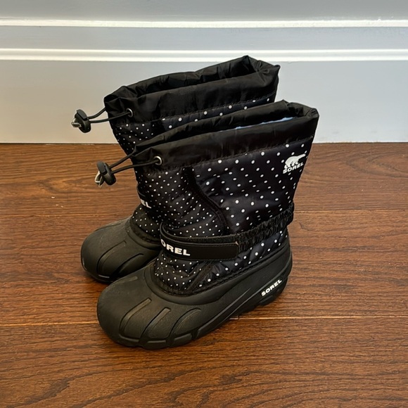 Sorel Black and White Snow Boots Size 2 - Picture 1 of 6